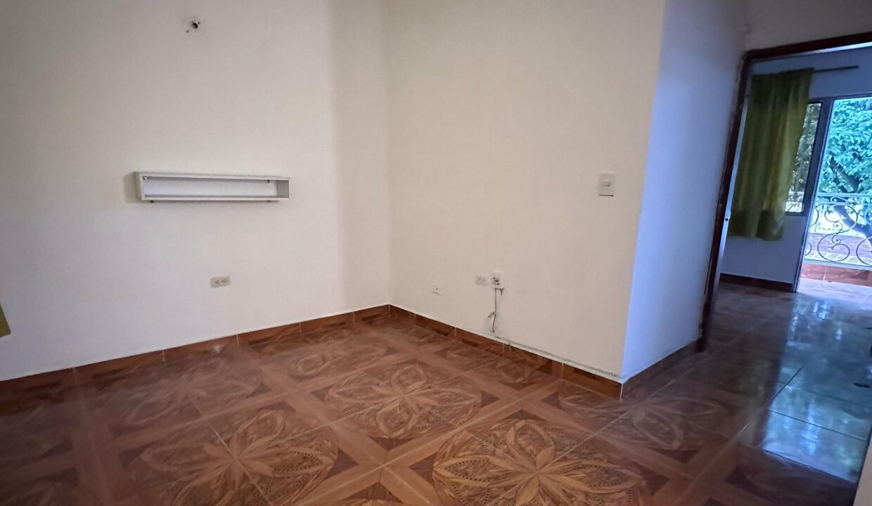 4053F8.jpg