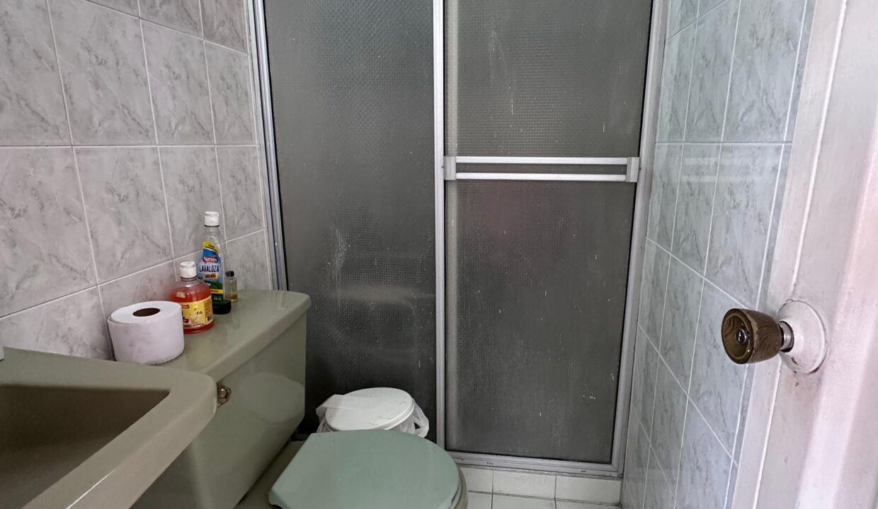 4073F11.jpg