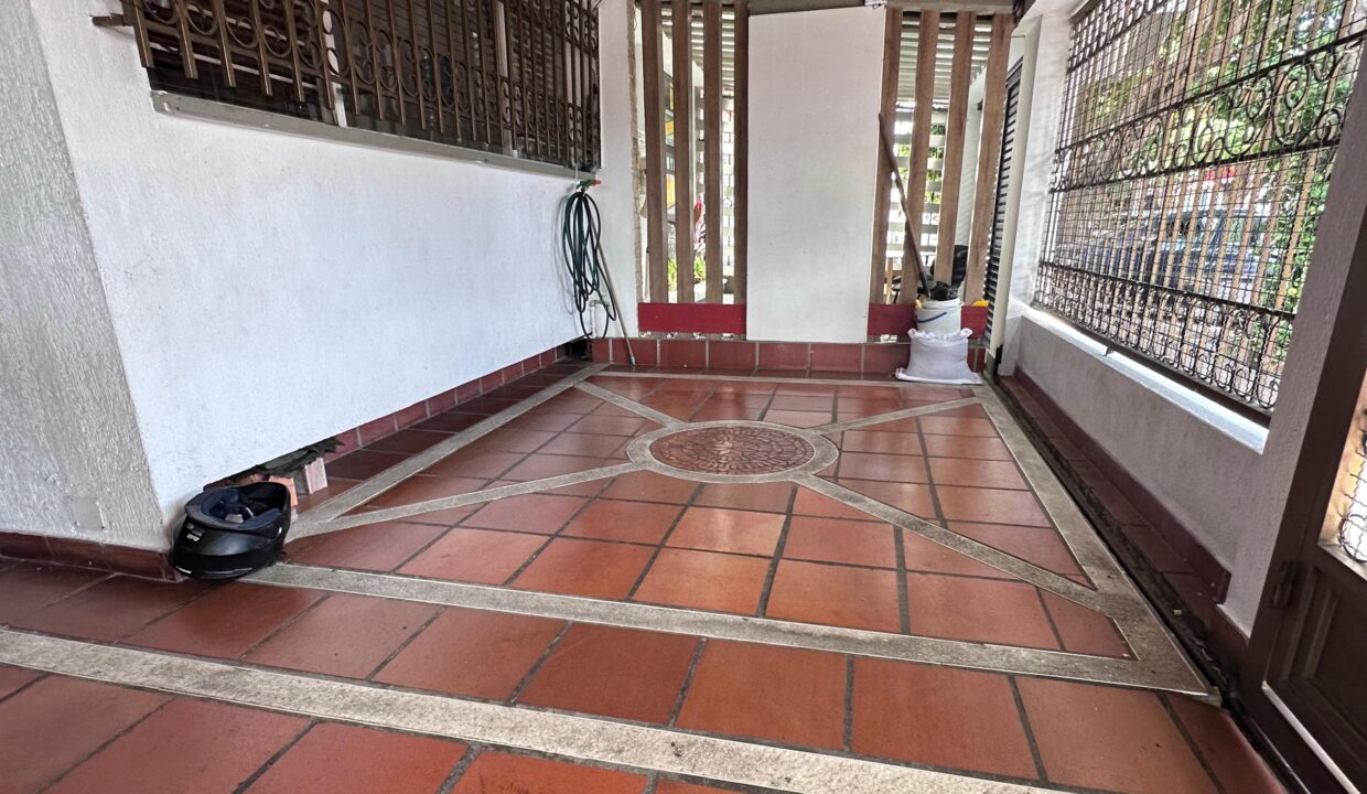 4073F2.jpg