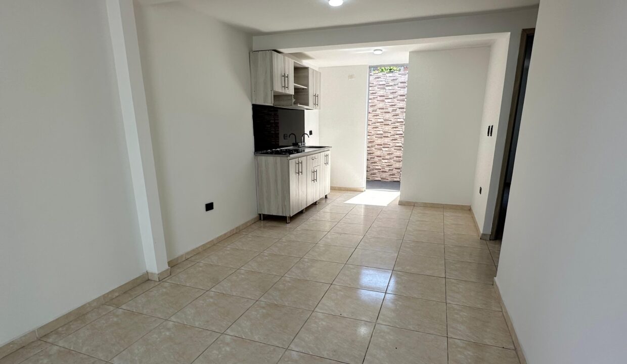 V4023F1.jpg