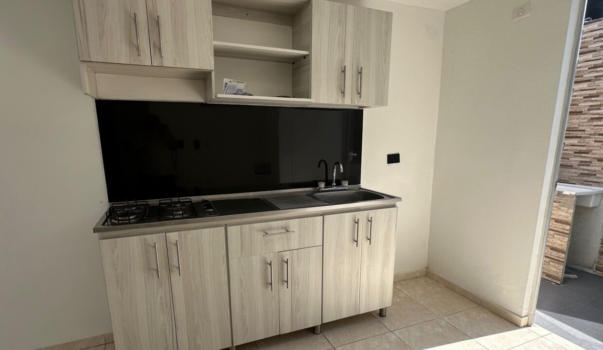 V4023F2.jpg