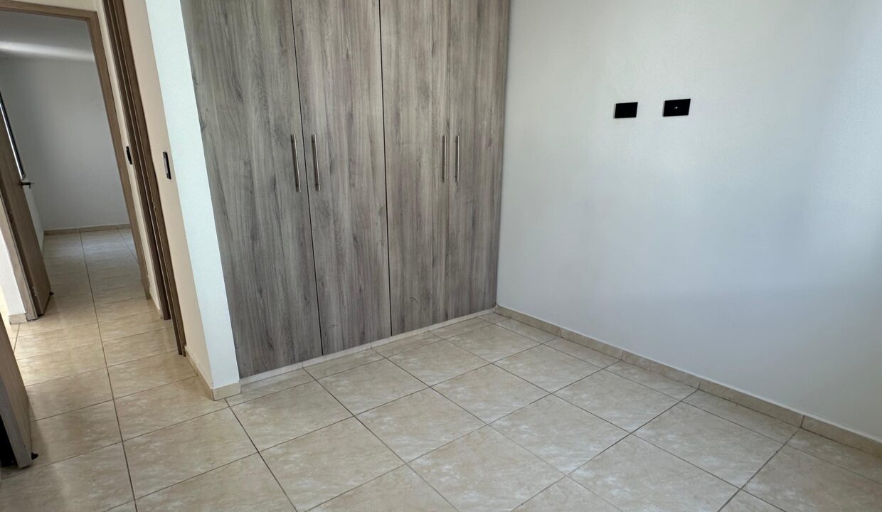 V4023F5.jpg