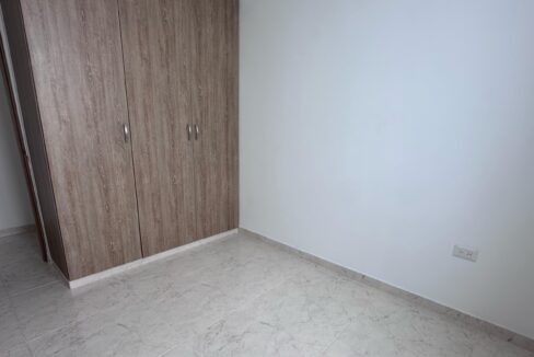 4052F9.jpg