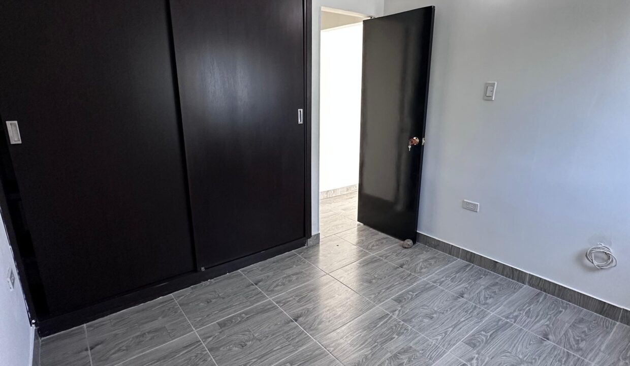 4064F8.jpg