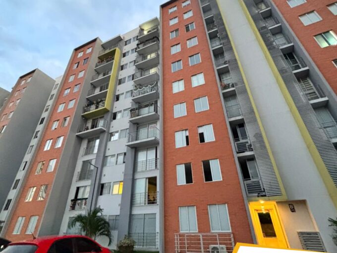 PRADOS DEL ESTE-APARTAMENTO-Código 4127