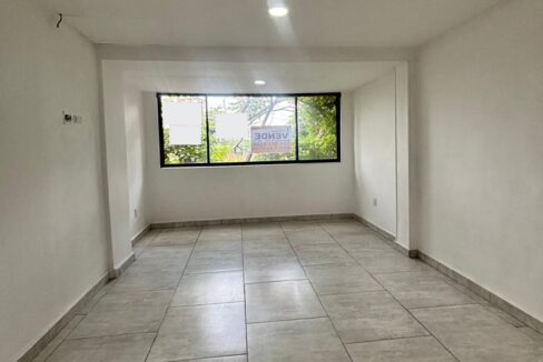 V4135F2.jpg