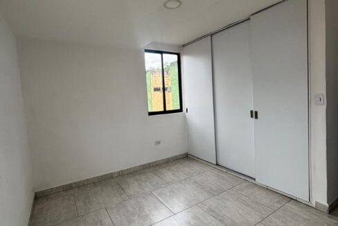 V4135F3.jpg