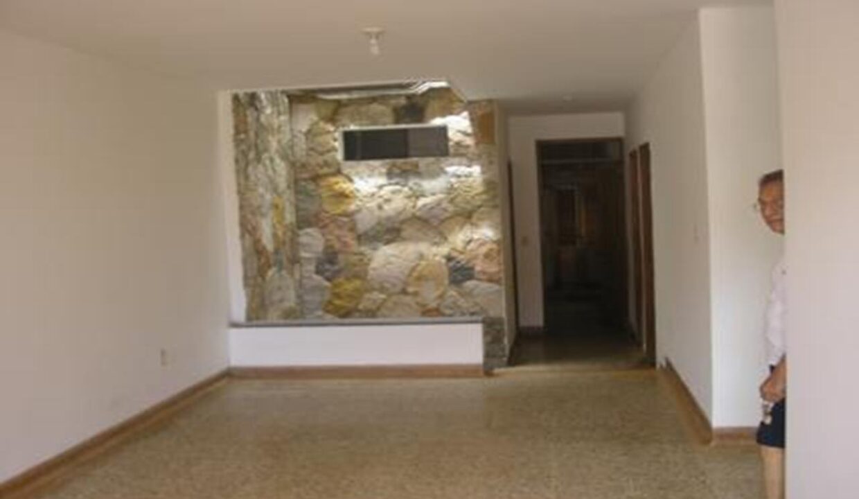 001379F1.jpg