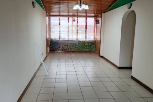 V001163F1.jpg