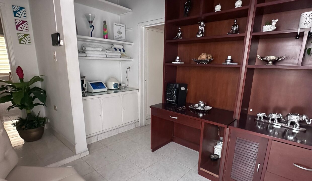 V001906F7.jpg