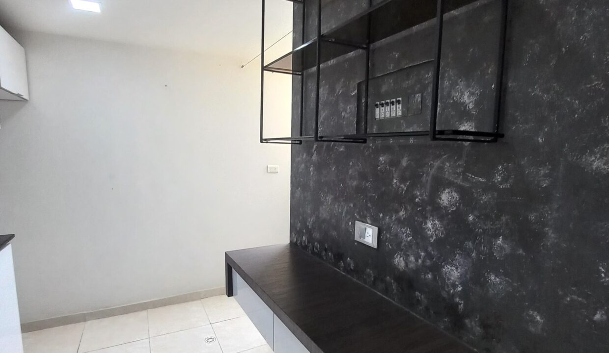 V3937F5.jpg