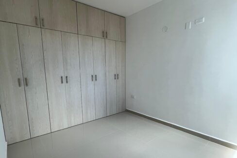 V4069F6.jpg