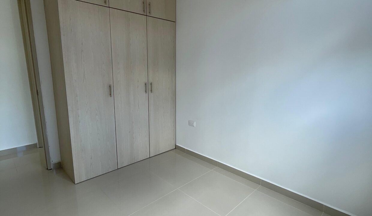 V4069F8.jpg